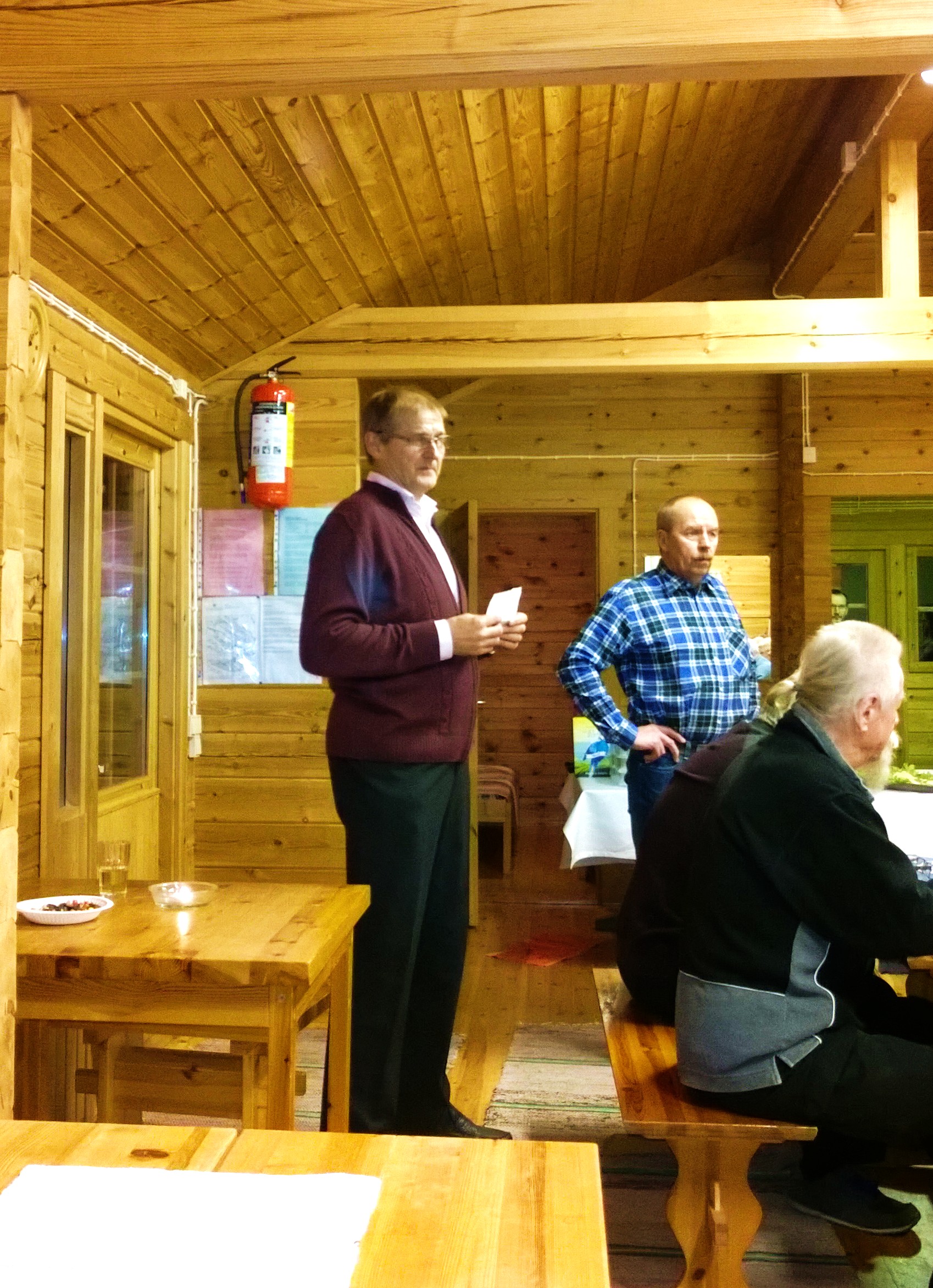 Hirviporukan vetäjä Hannu Siljanen toivottamassa peijjaisvieraat tervetulleeksi 2016